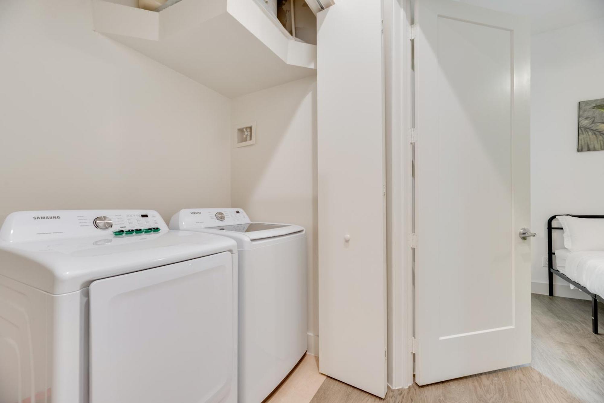 Apartment Snappy Loft Style 2br I Gym I Parking I Workspace Dallas